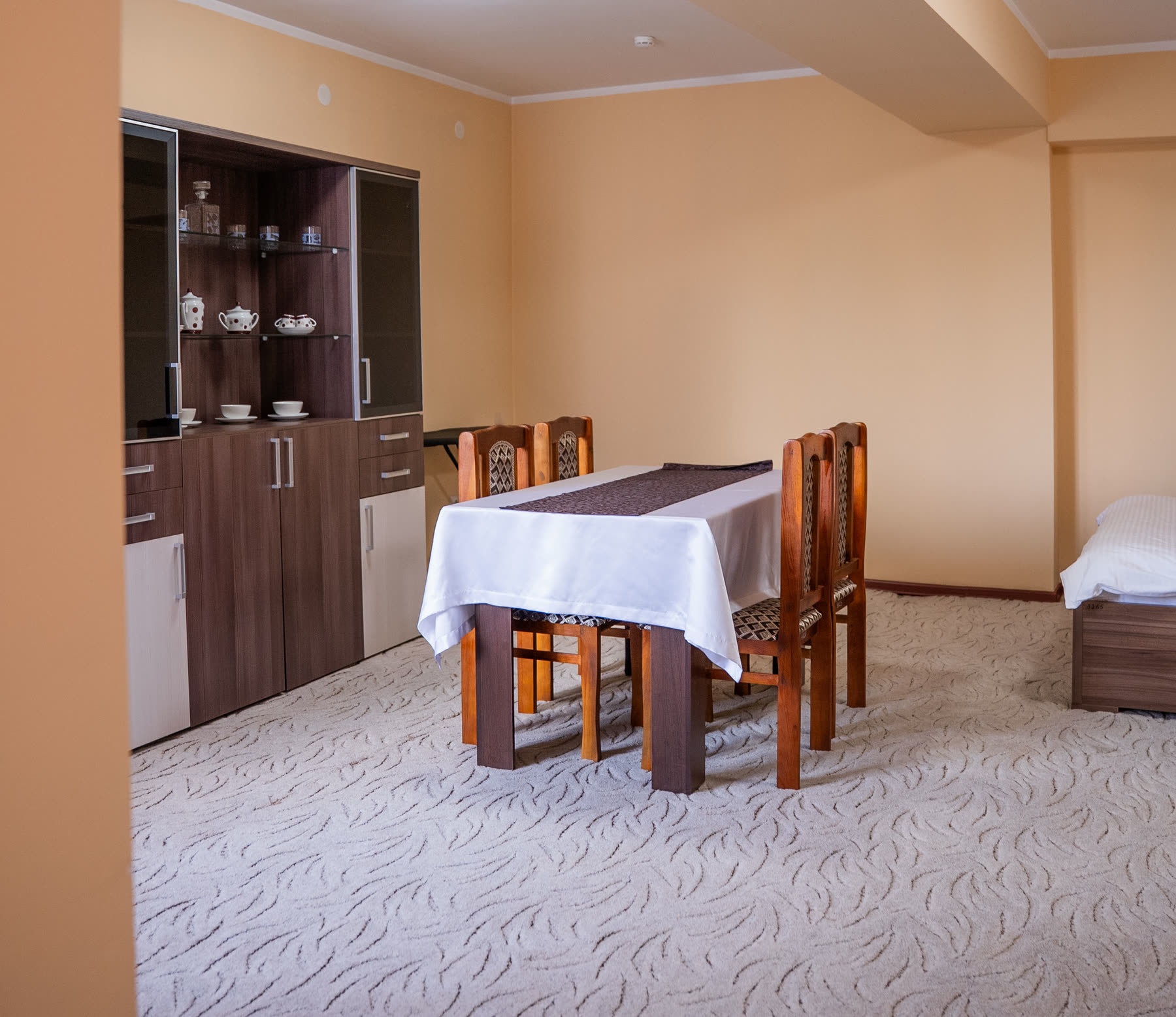 Обеденная зона президентского номера — QAZAQSTAN Resort