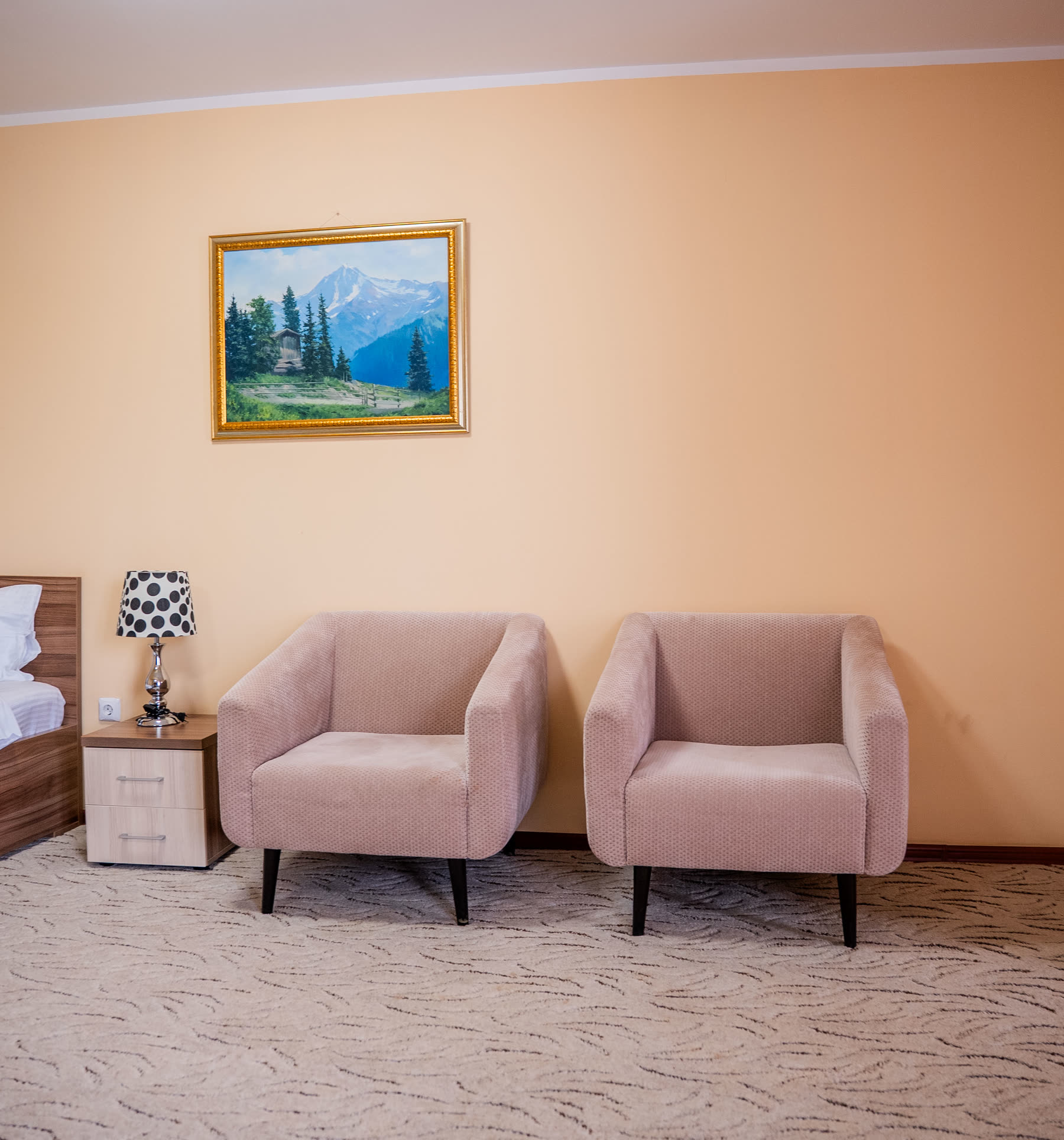 Кресла в президентском номере — QAZAQSTAN Resort